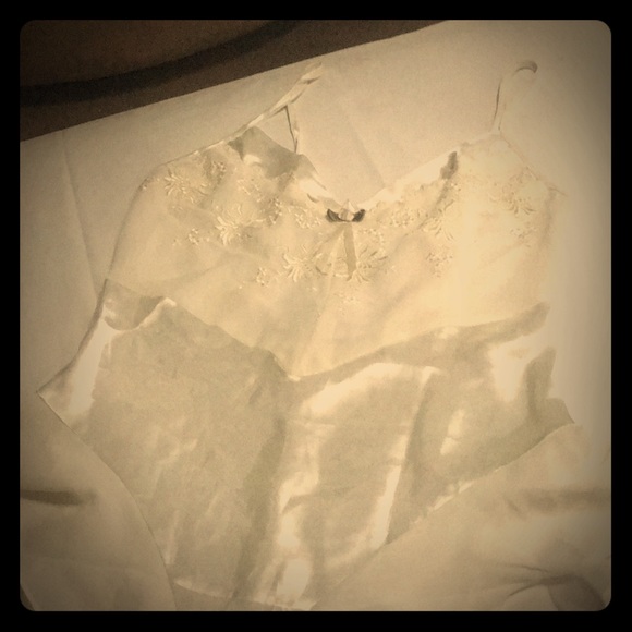 Lingerie - Picture 1 of 8